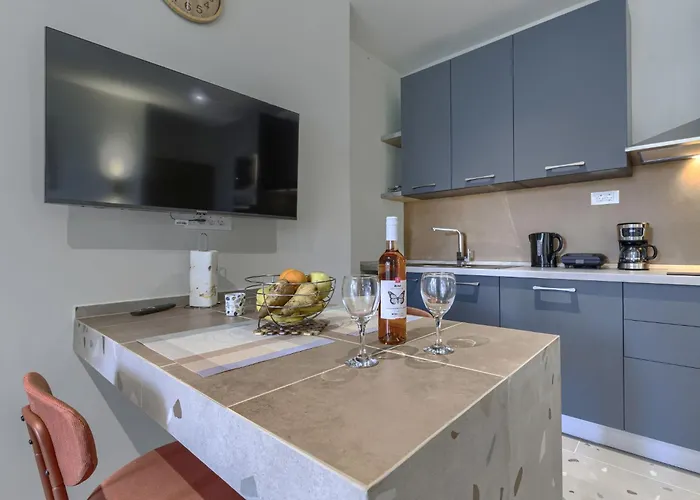 Maslina By Interhome Galižana